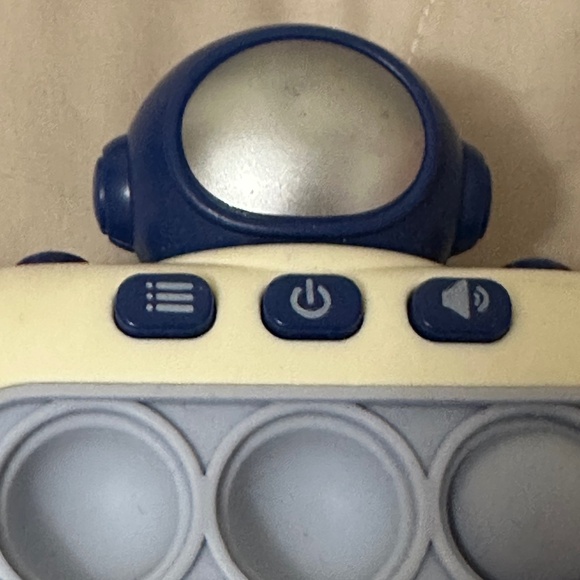 Quick push pop/fidget game. - Picture 5 of 11